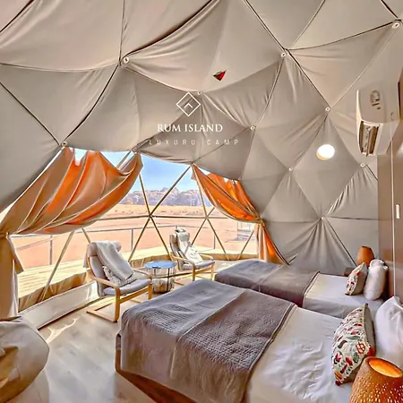 Rum Island Luxury Camp & Bubbles Hotel Wadi Rum Esterno foto